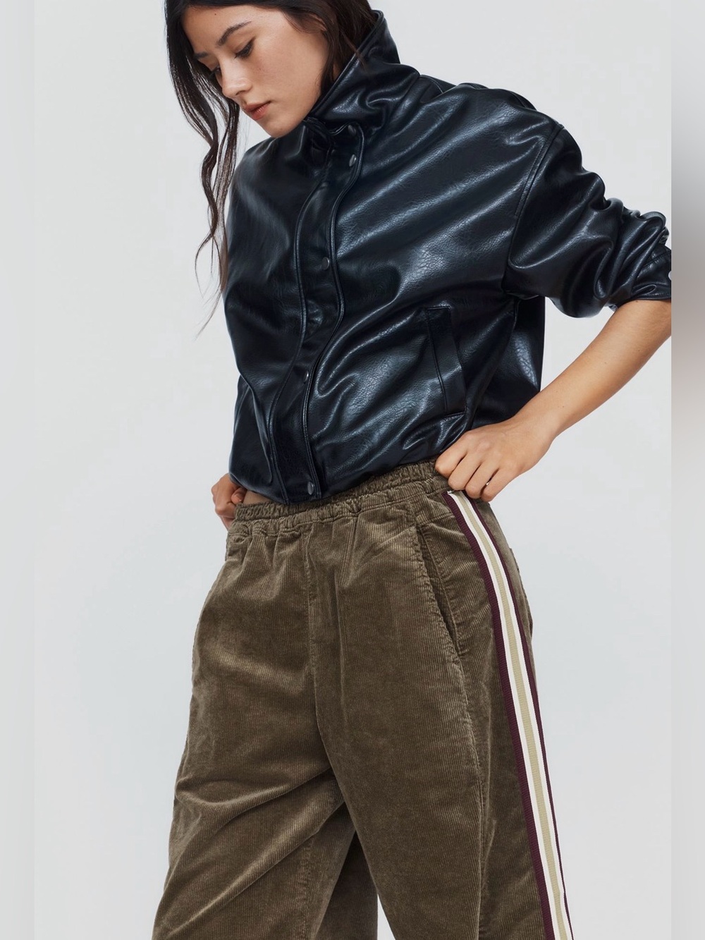 PILCRO Izzie Relaxed Corduroy Pull-On Barrel Pants Olive Stripe S - Picture 4 of 16